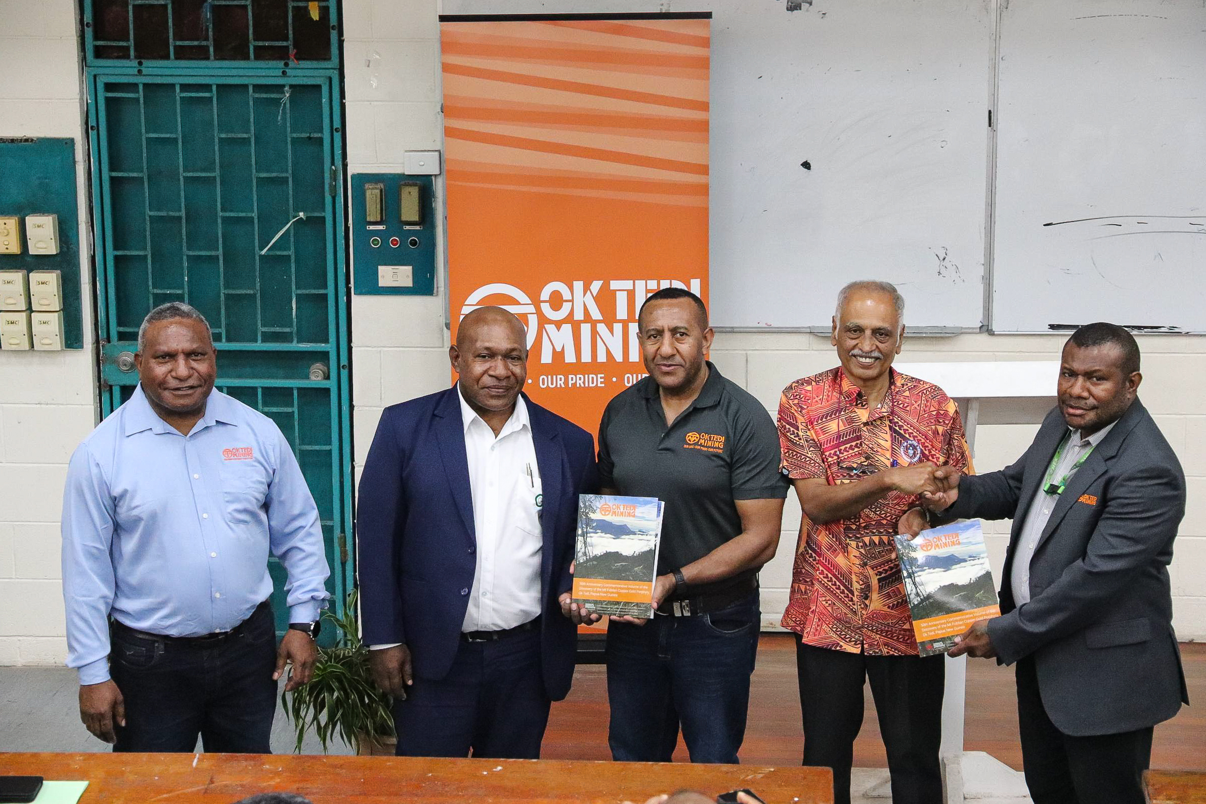 OTML donates K550, 000 to UPNG’s Earth Sciences Division