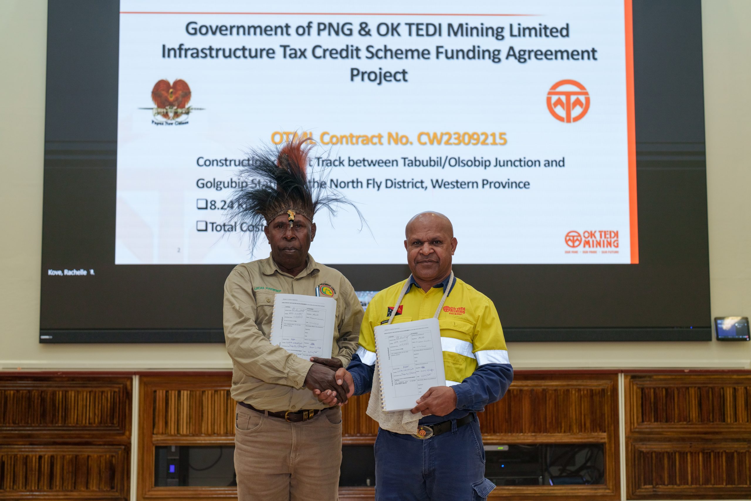 Ok Tedi signs pilot road construction project for Tabubil/Olsobip Junction and Golgubip Station
